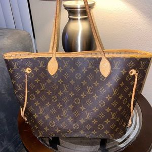 SOLD %Authentic Louis Vuitton Neverfull MM